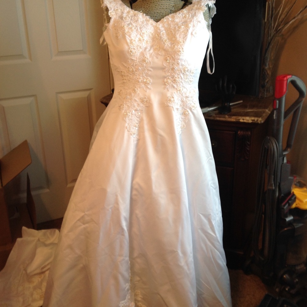 Breathtaking wedding dress. strapless O.b.o.